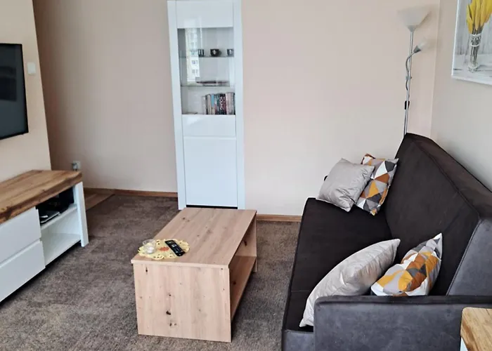 Olivia يلينيا غورا